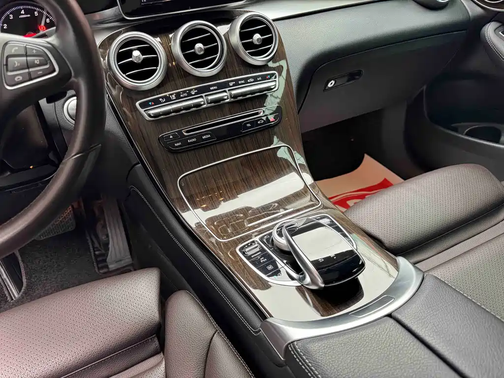 Mercedes-Benz GLC 2018 — фото 11