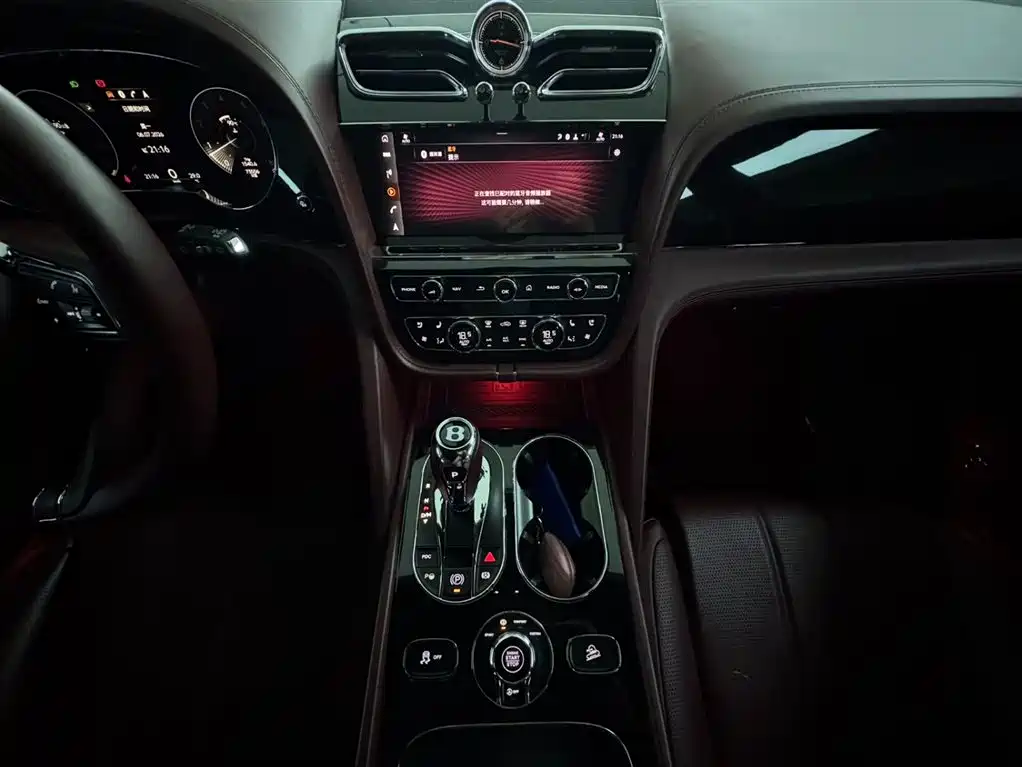 Bentley Bentayga 2021 — фото 18