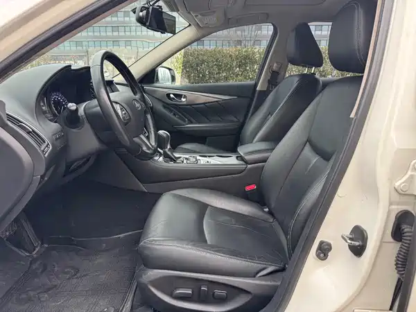 Infiniti Q50L 2015