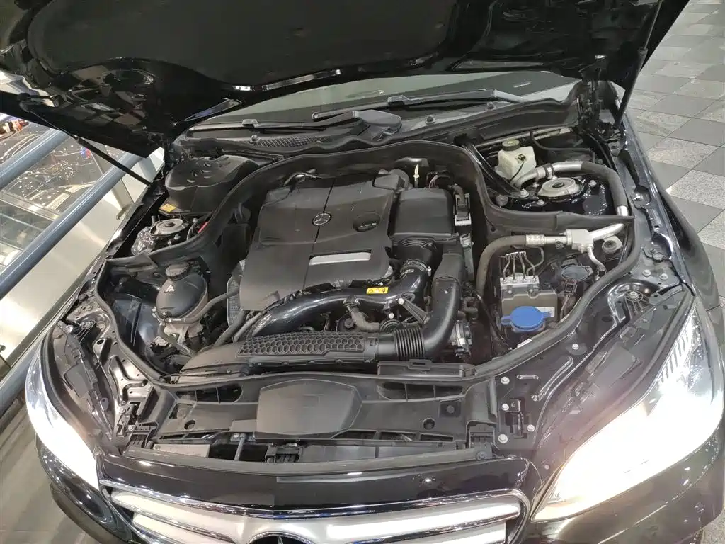Mercedes-Benz E-Class 2015 — фото 20