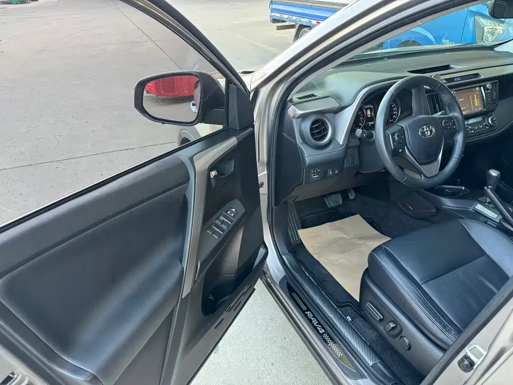 Toyota RAV4 2016 — фото 4