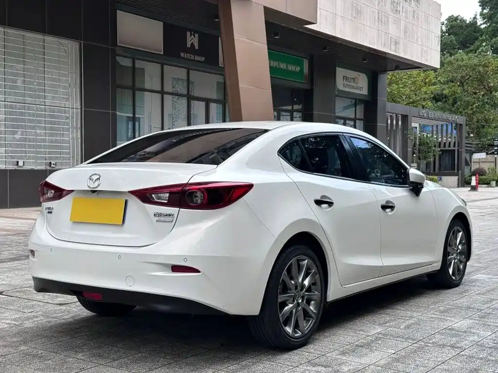 Mazda 3 Axela 2017 — фото 9