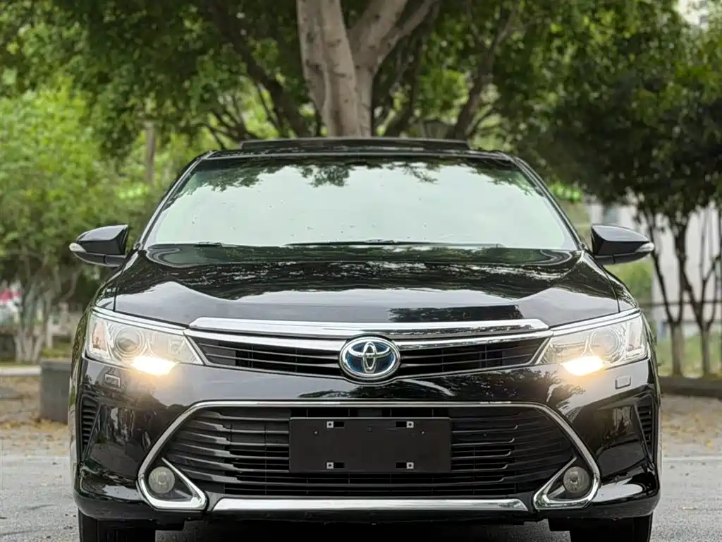 Toyota Camry 2017 — фото 2