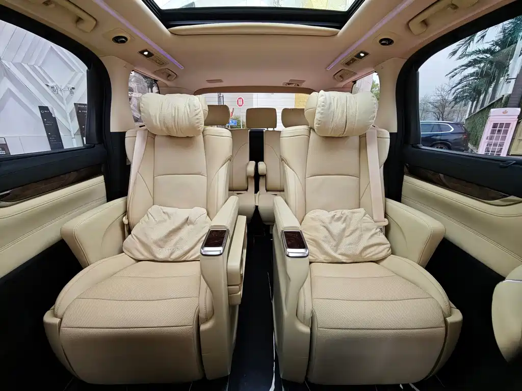 Toyota Alphard 2023 — фото 25