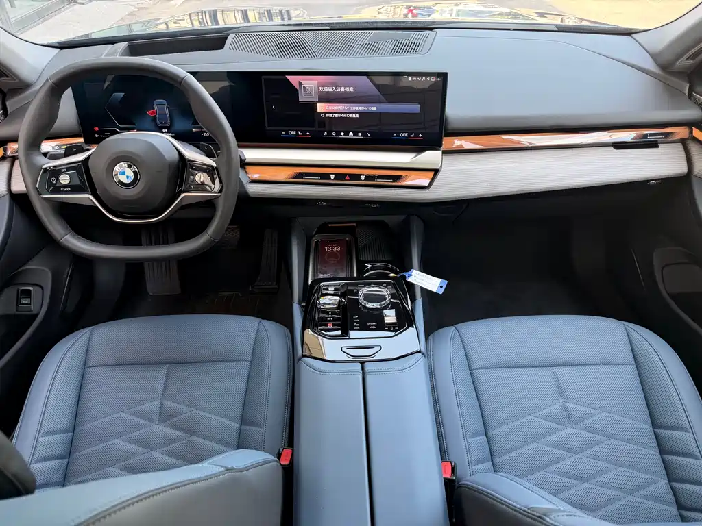 BMW 5 Series — фото 20