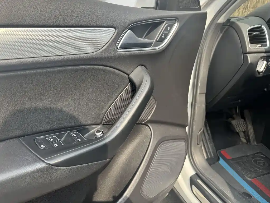 Audi Q3 2015 — фото 17