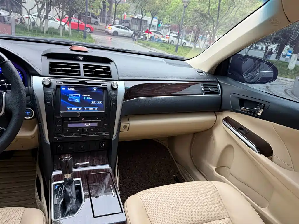 Toyota Camry 2017 — фото 9