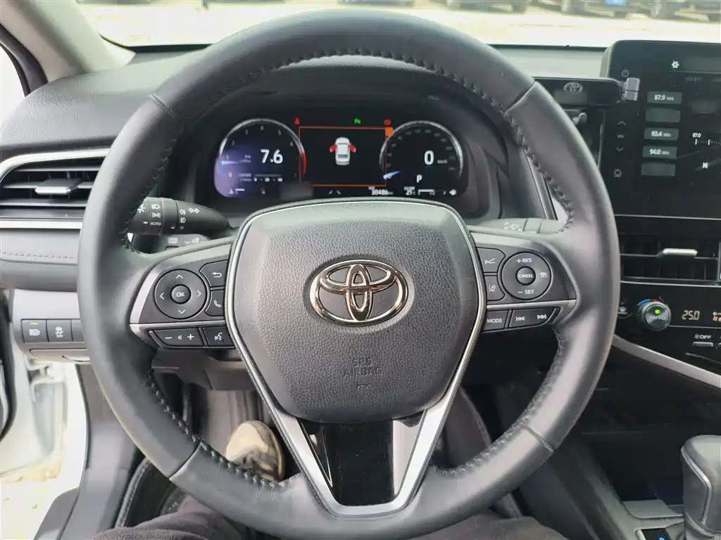 Toyota Camry 2022 — фото 11