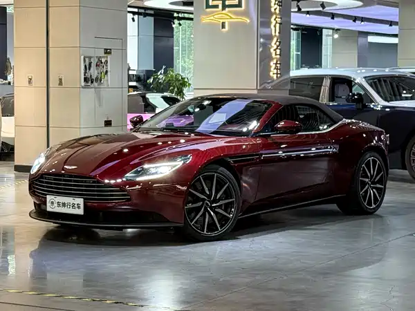 Aston Martin DB11 2021
