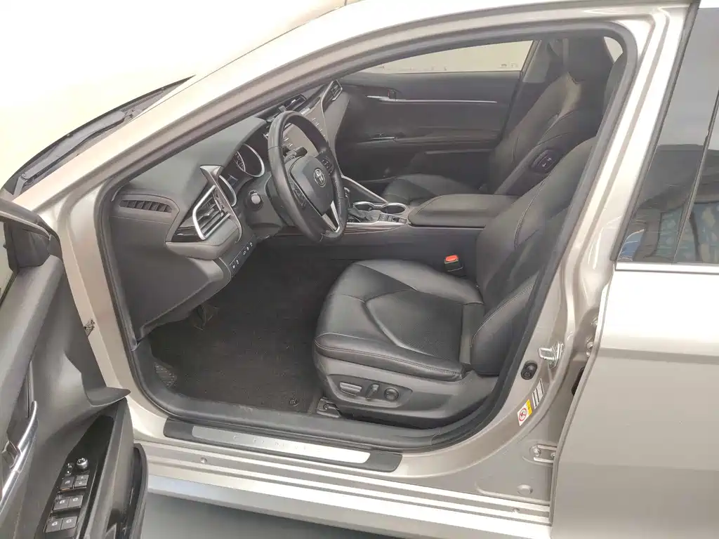 Toyota Camry 2018 — фото 14