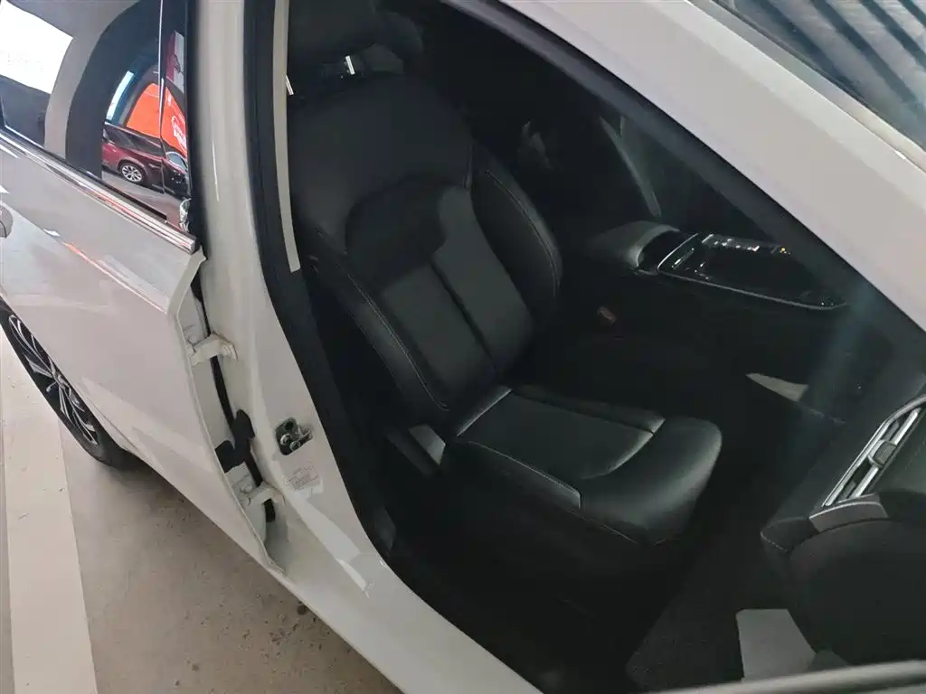 Roewe i6 MAX New Energy 2024 — фото 25