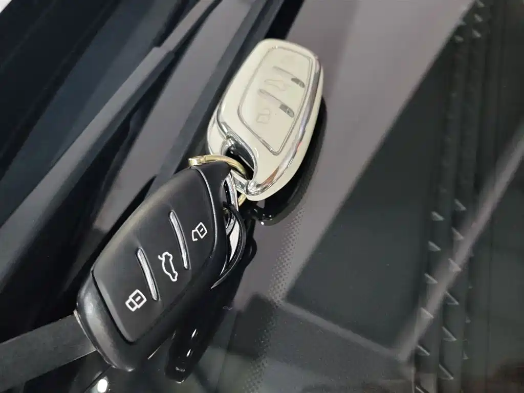 Roewe i6 MAX New Energy 2024 — фото 9