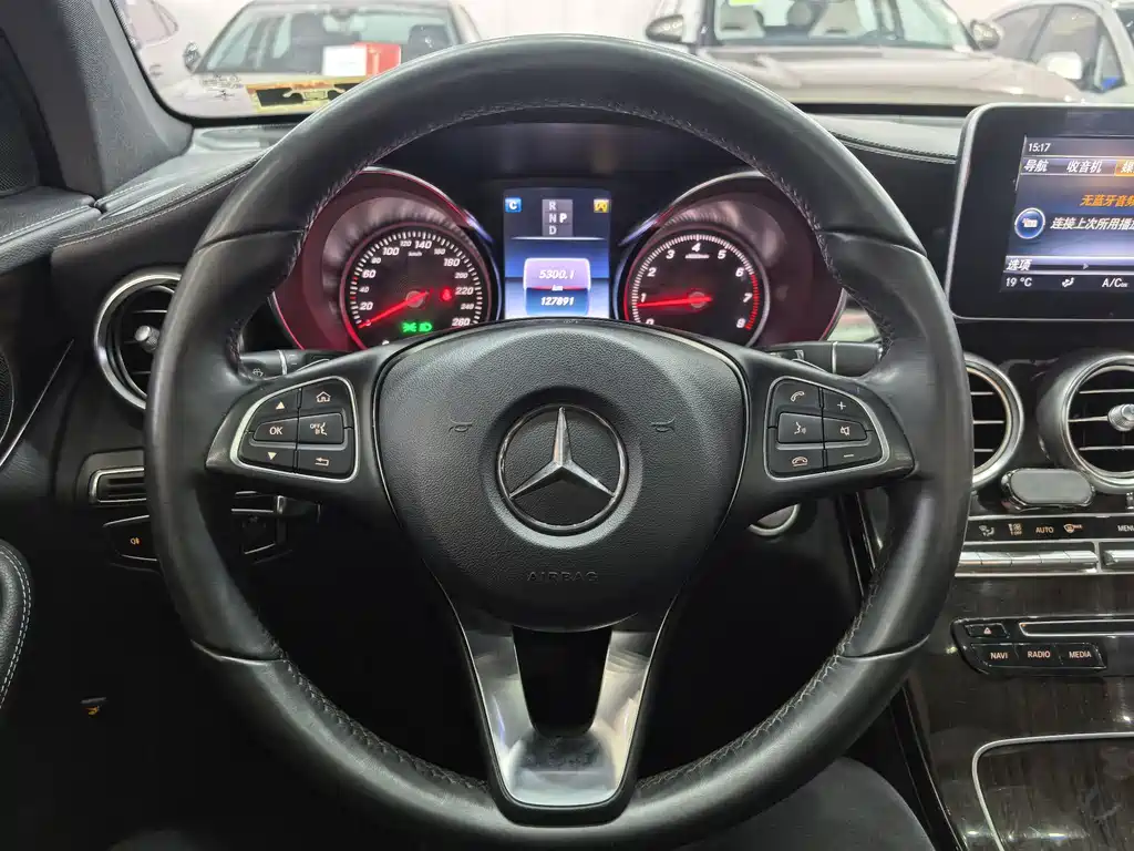 Mercedes-Benz GLC 2017 — фото 14
