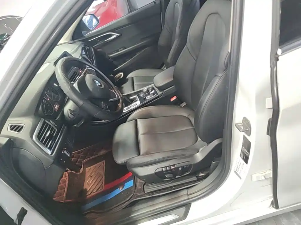 BMW 1 Series 2017 — фото 15