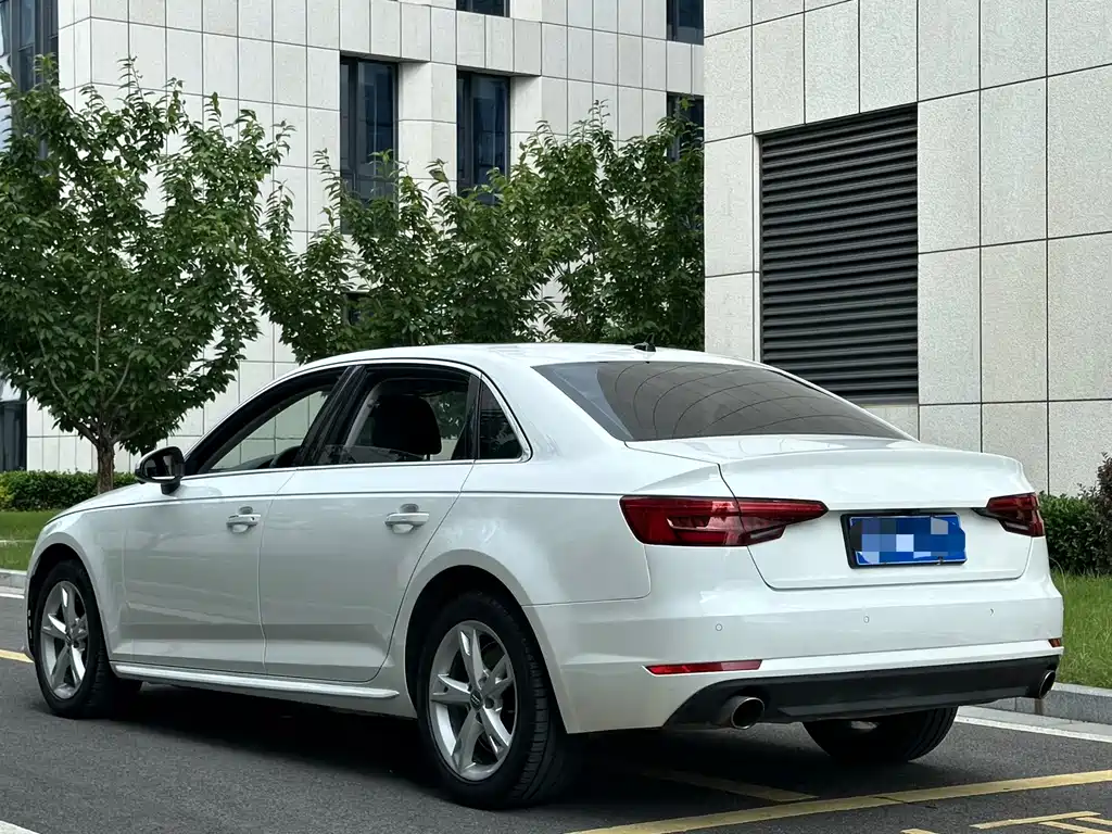 Audi A4L 2017 — фото 28
