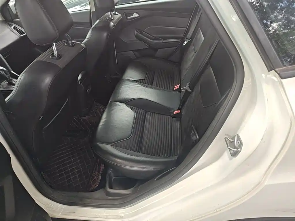 Ford Focus 2015 — фото 17
