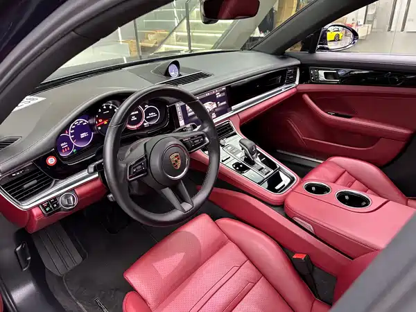 Porsche Panamera 2021
