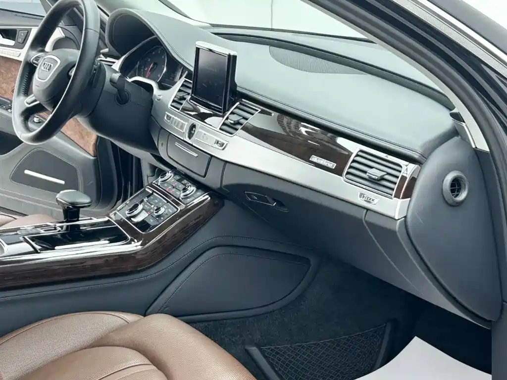 Audi A8 2014 — фото 18