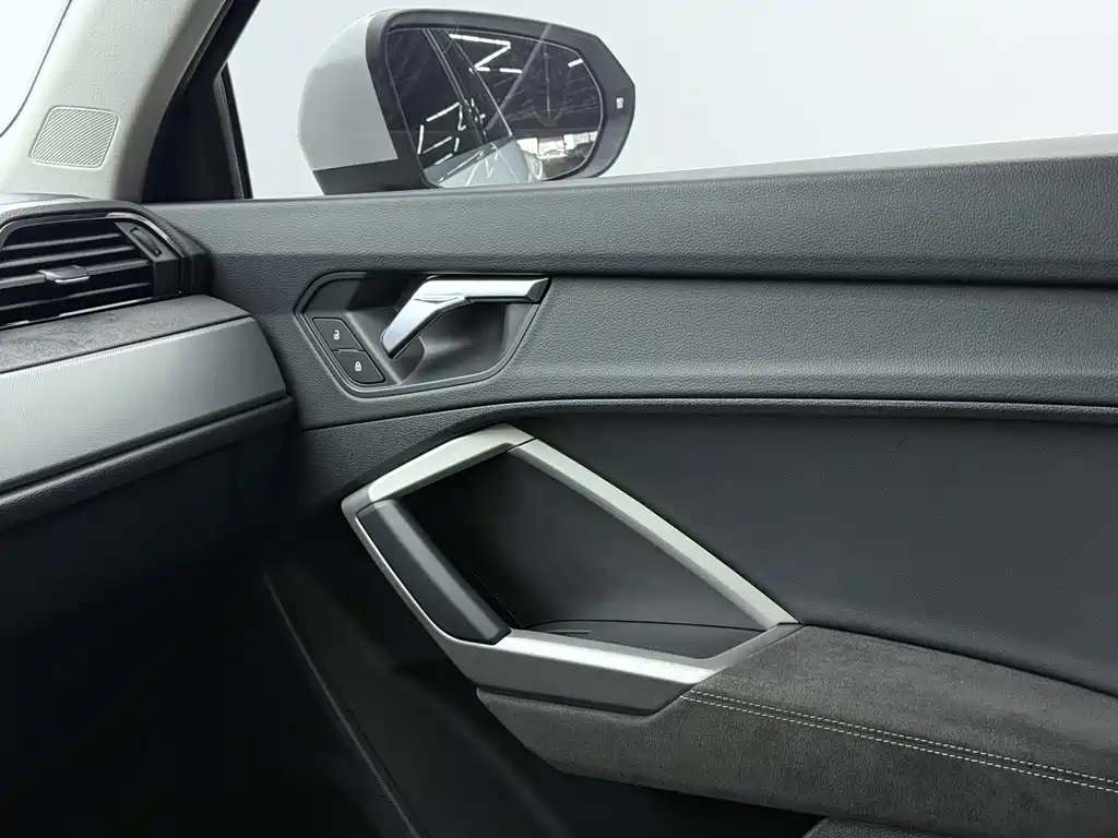 Audi Q3 2022 — фото 11