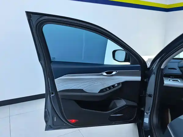 Geely Xingrui 2022