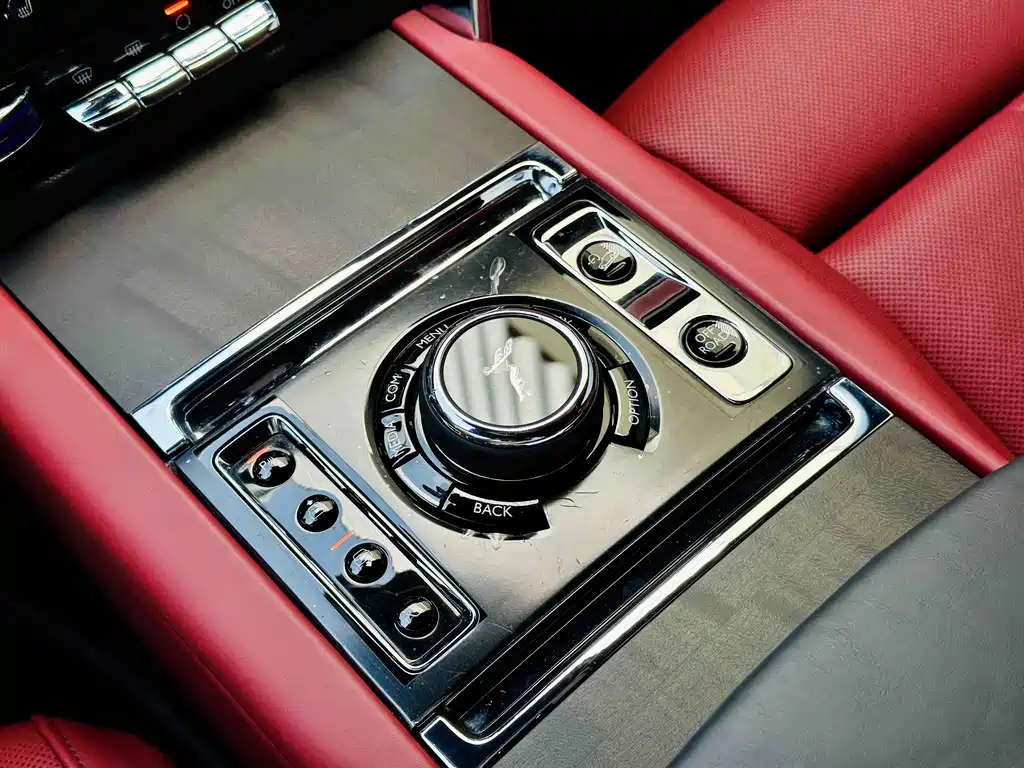 Rolls-Royce Cullinan 2022 — фото 19