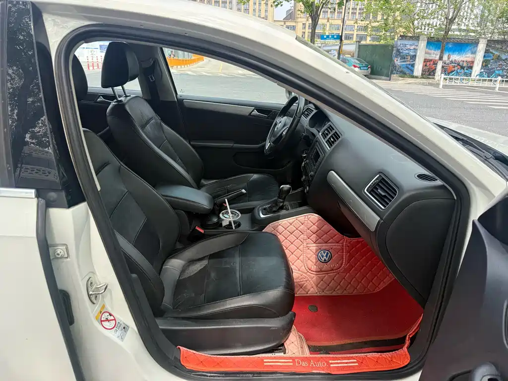 Volkswagen Sagitar 2015