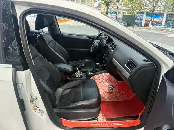 Volkswagen Sagitar 2015