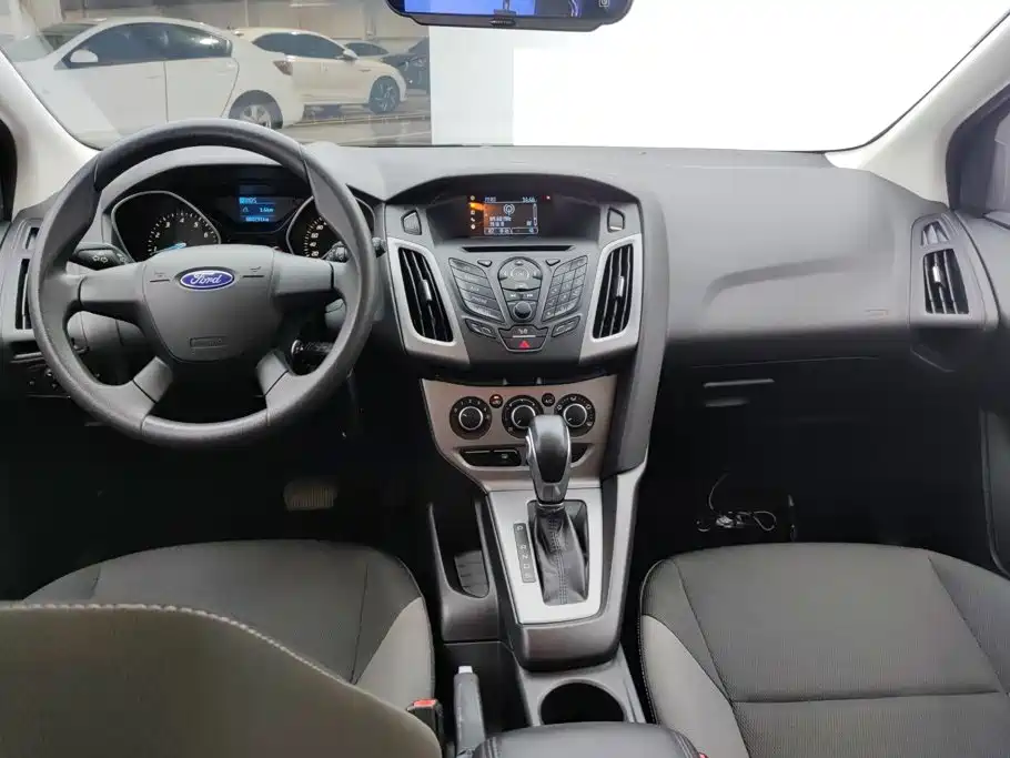 Ford Focus 2014 — фото 12