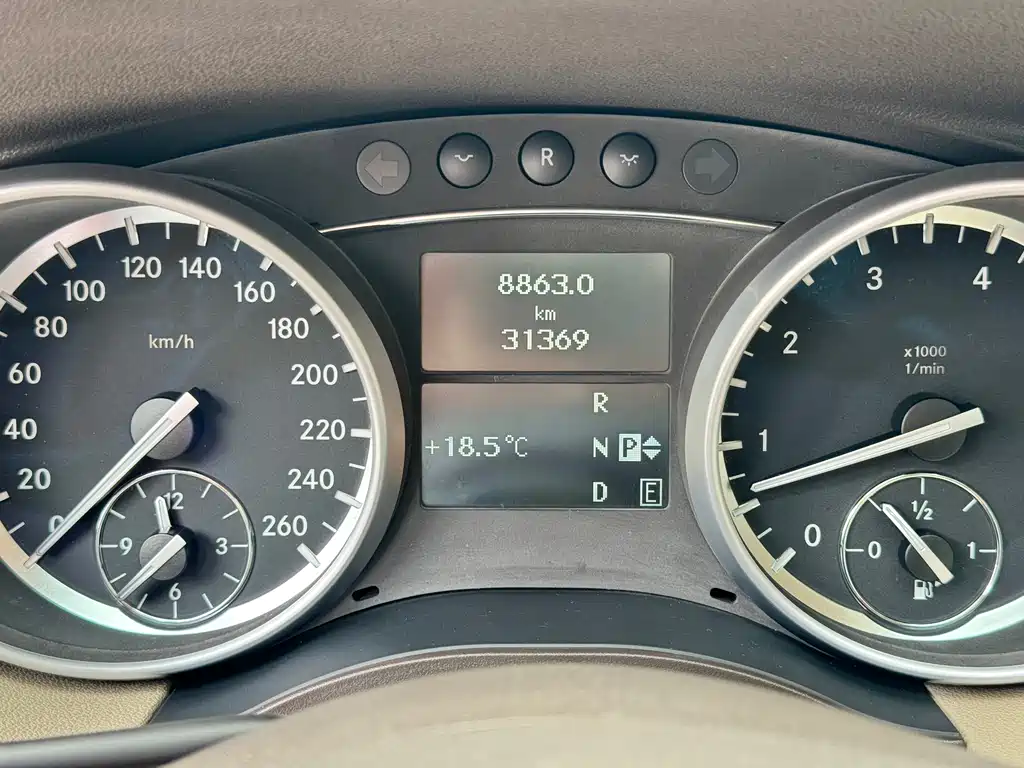 Mercedes-Benz R-Class 2011 — фото 19