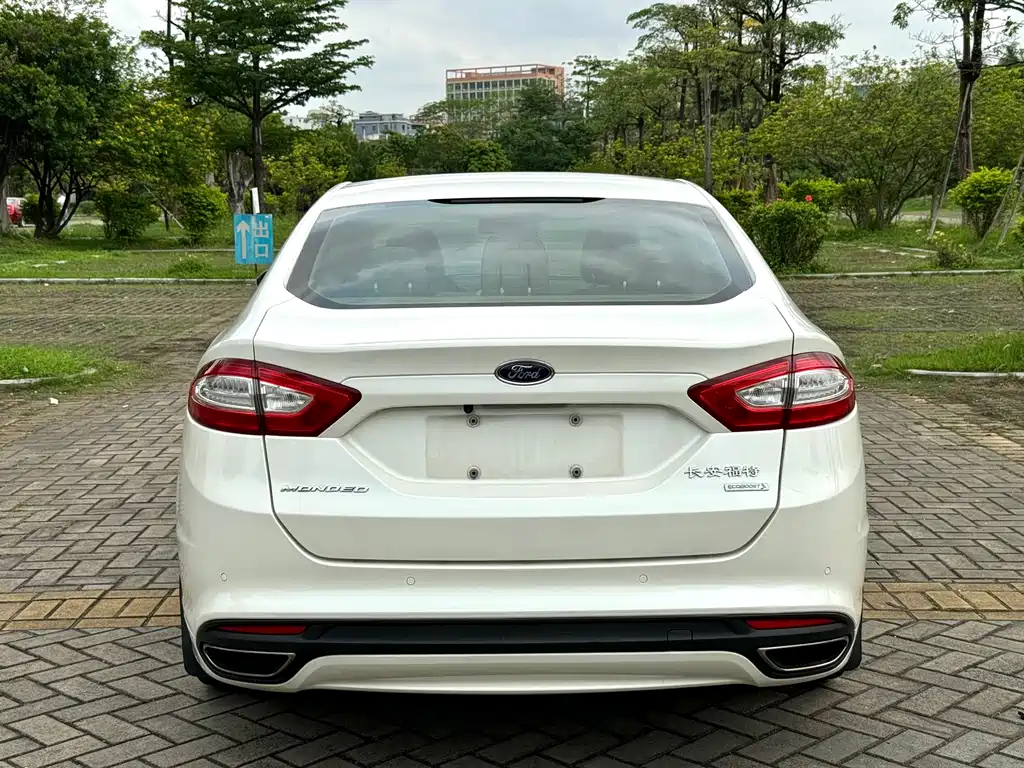 Ford Mondeo 2016 — фото 16