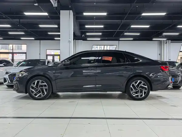 Volkswagen Sagitar 2023