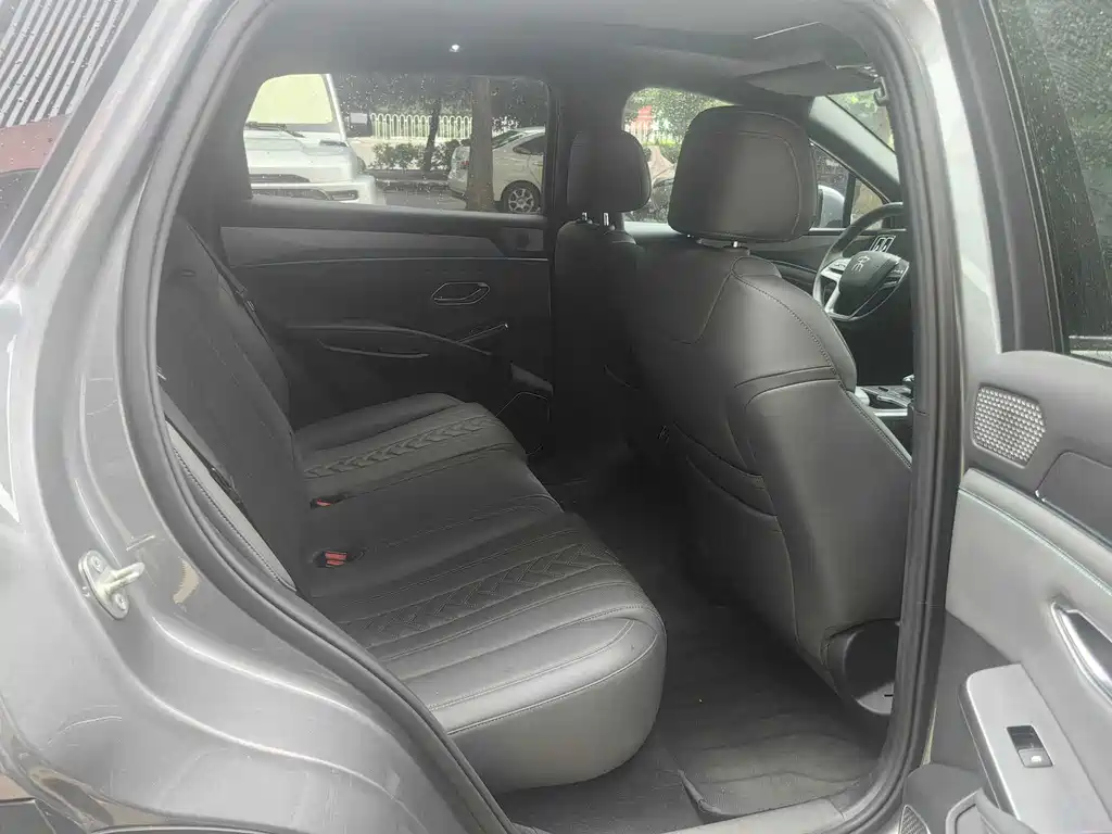 BYD Song L DM-i 2025 — фото 6
