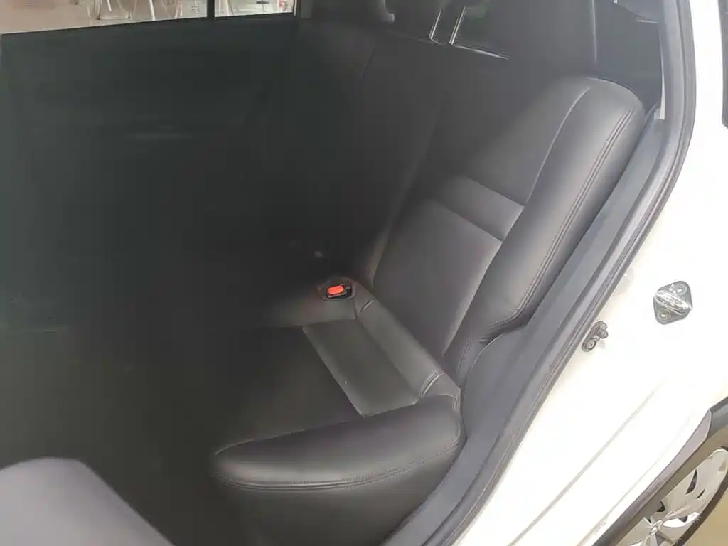 Toyota Yaris L 2020 — фото 17