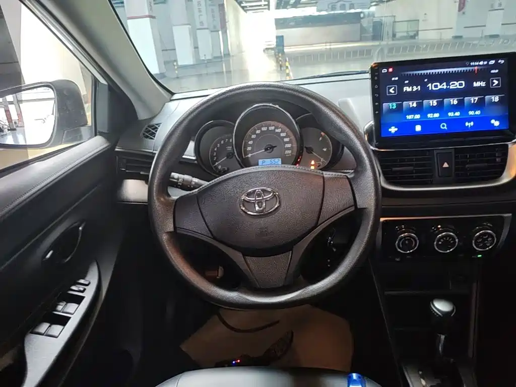 Toyota Yaris L 2020 — фото 11