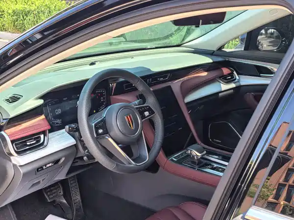 Hongqi H5 2025