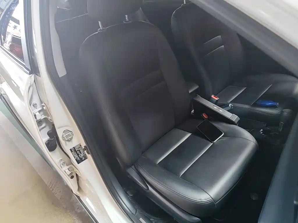 Toyota Yaris L 2020 — фото 25