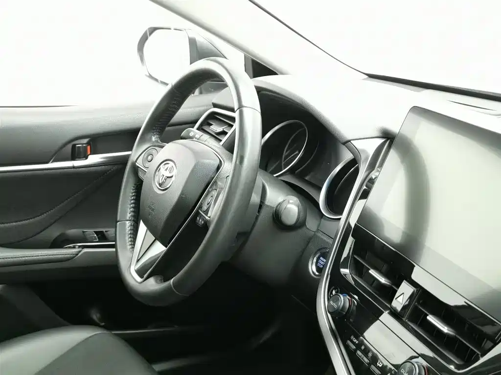 Toyota Camry 2022 — фото 22