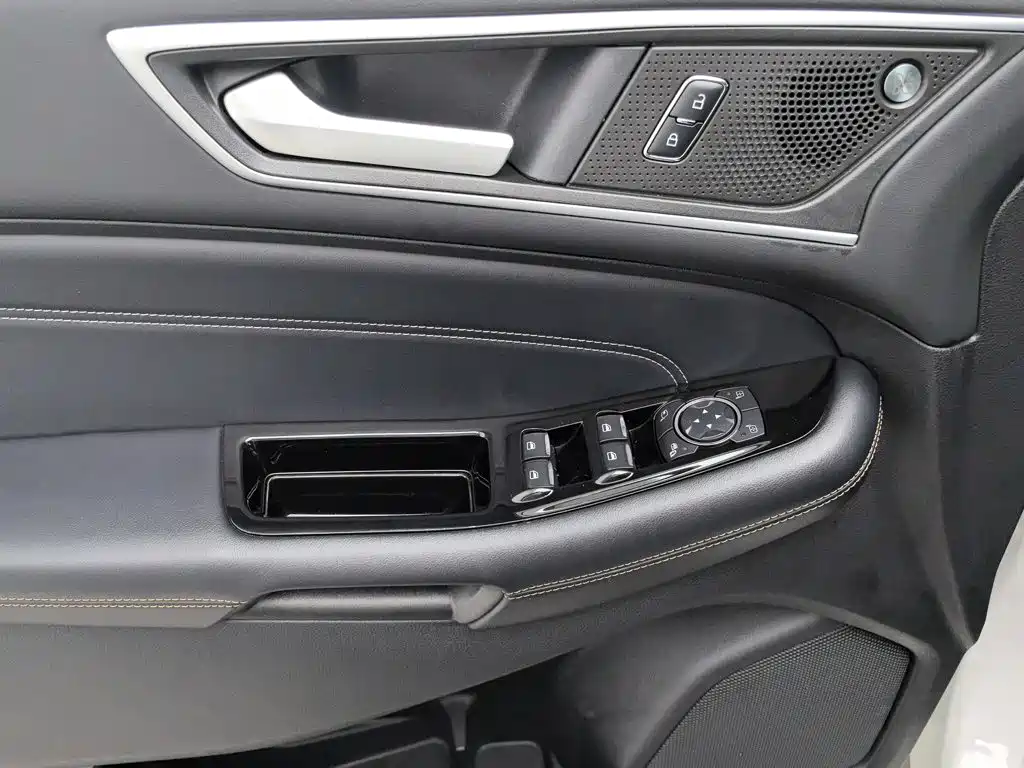Ford Edge 2023 — фото 9