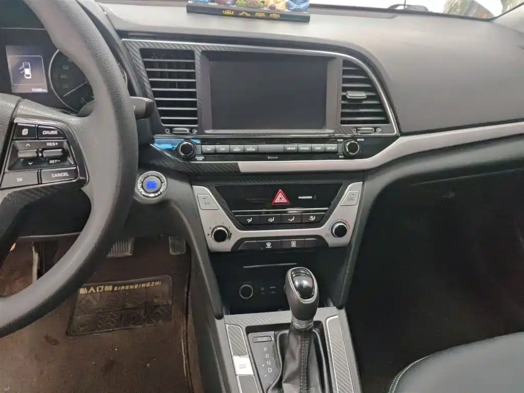 Hyundai Elantra 2018 — фото 13