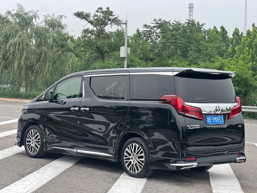 Toyota Alphard 2017 — фото 30