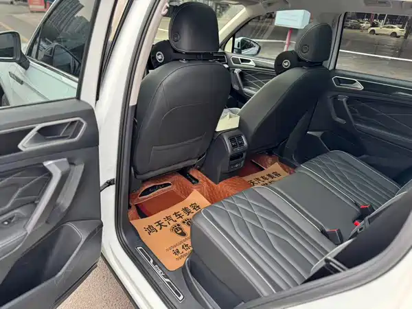 Volkswagen Tiguan L Plug-In Hybrid 2023