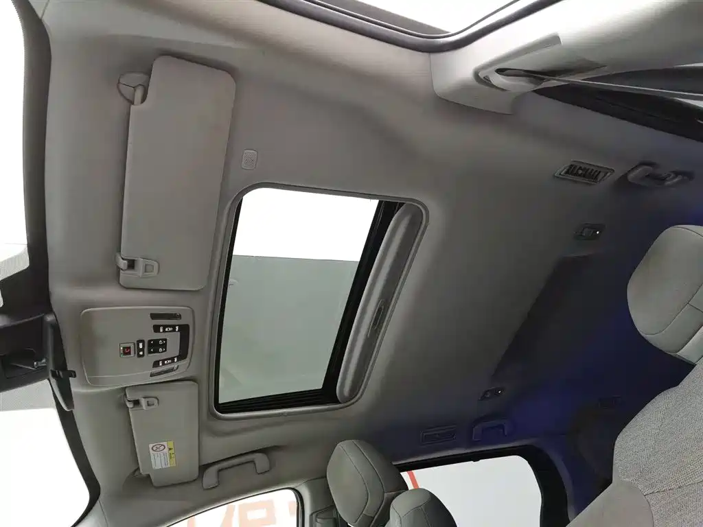 Toyota Sienna 2023 — фото 14