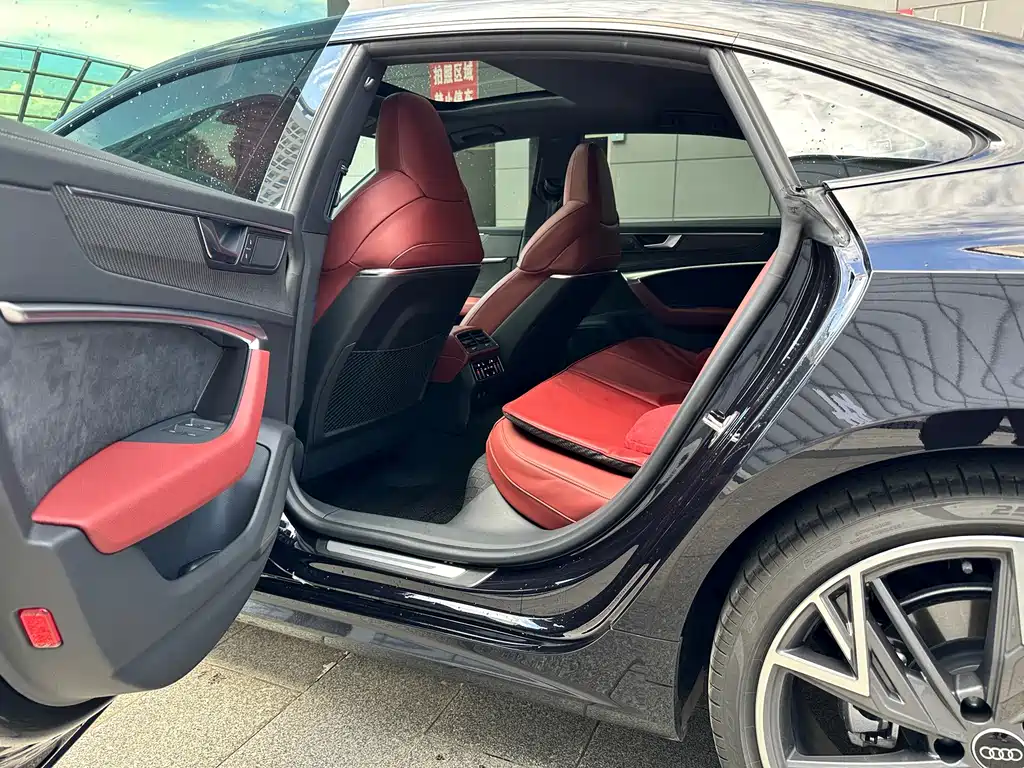 Audi A7L 2023 — фото 10