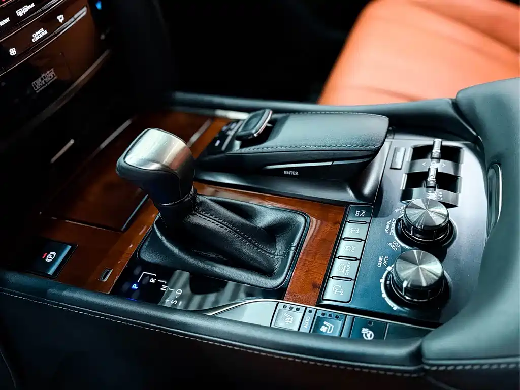 Lexus LX 2019 — фото 10