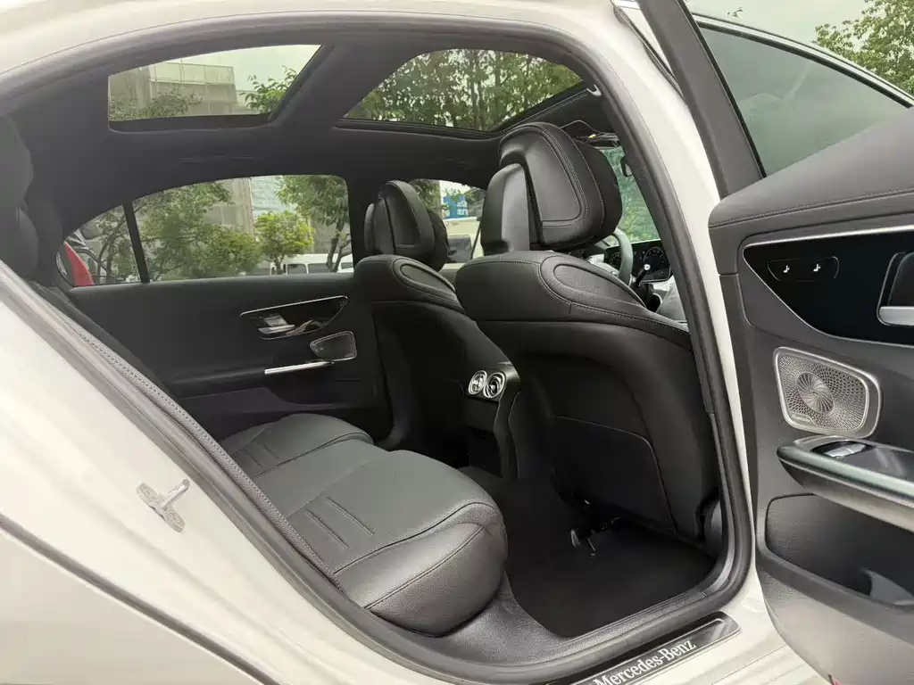 Mercedes-Benz C-Class 2025