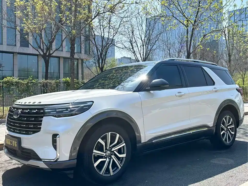 Ford Explorer 2023 — фото 1