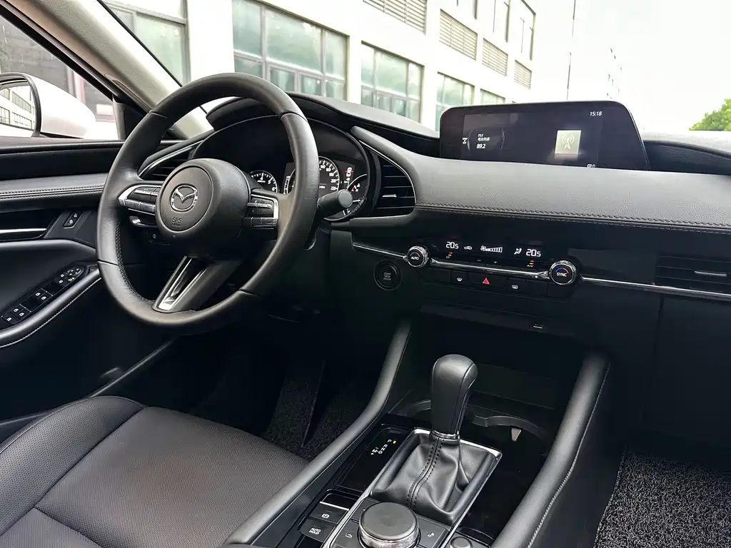 Mazda 3 Angkesela 2025