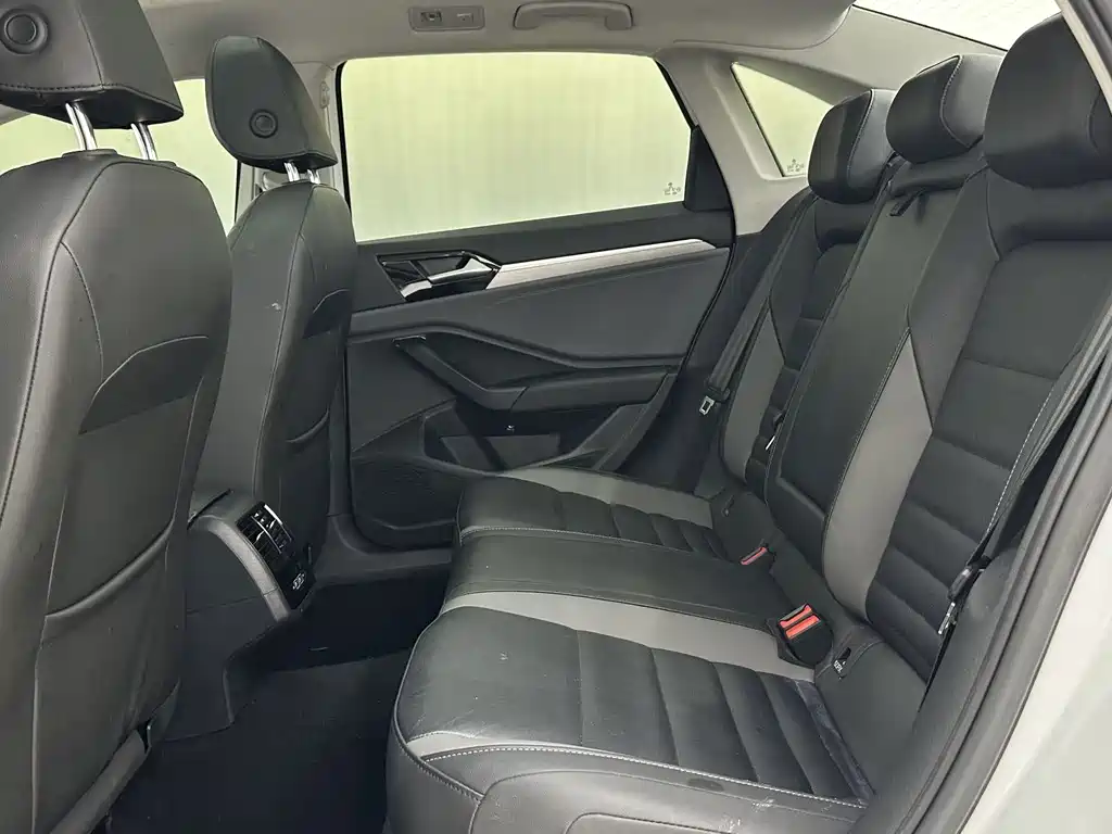 Volkswagen Sagitar 2022