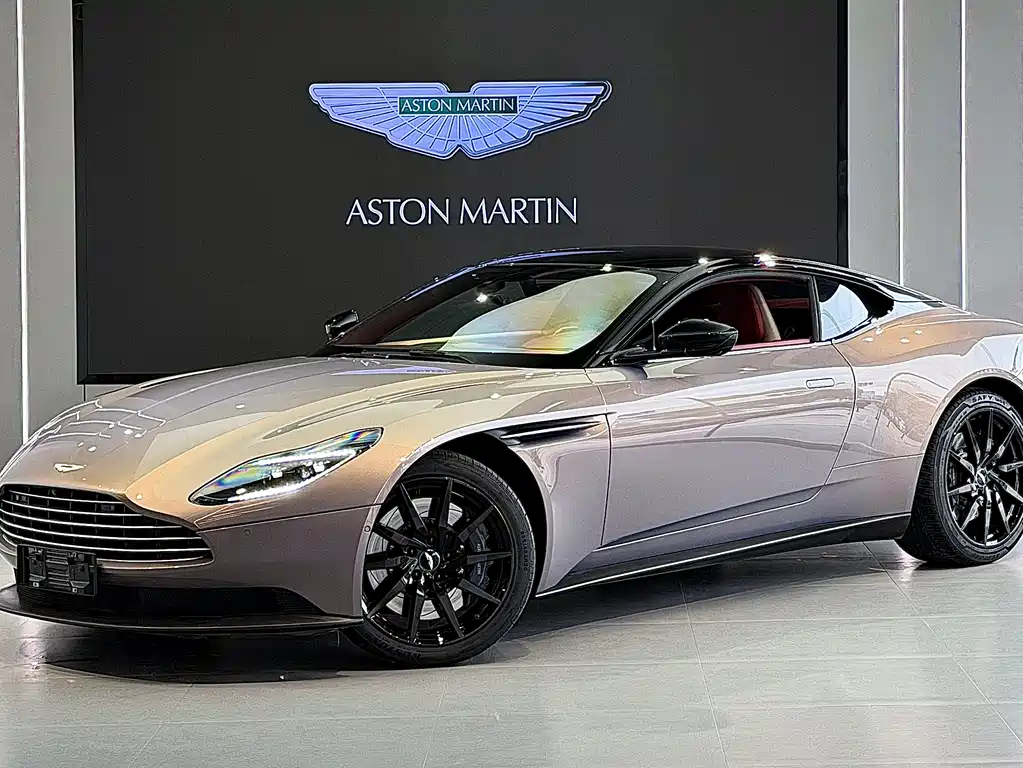 Aston Martin DB11 2022 — фото 1