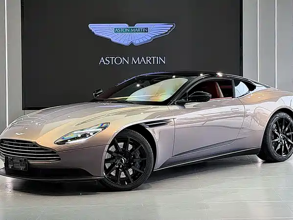 Aston Martin DB11 2022